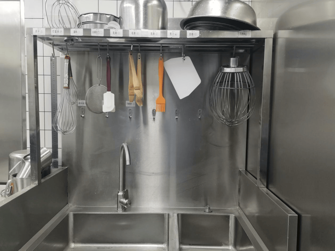 宁海县小餐饮单位“净厨”行动全指南 金属器皿清洁规范与直通服务解析